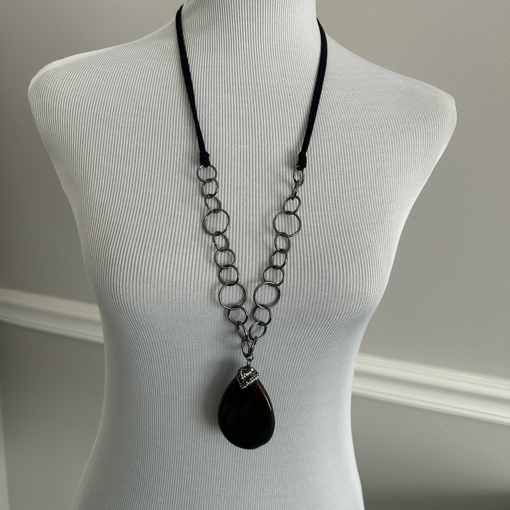 Elegant Black Pendant Necklace